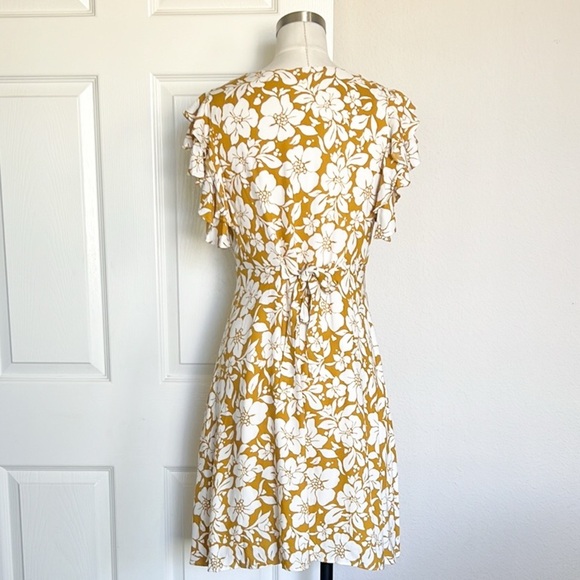 Tularosa Marshall Dress in Marigold Floral Mini Small V-neck Button Down - Picture 8 of 12